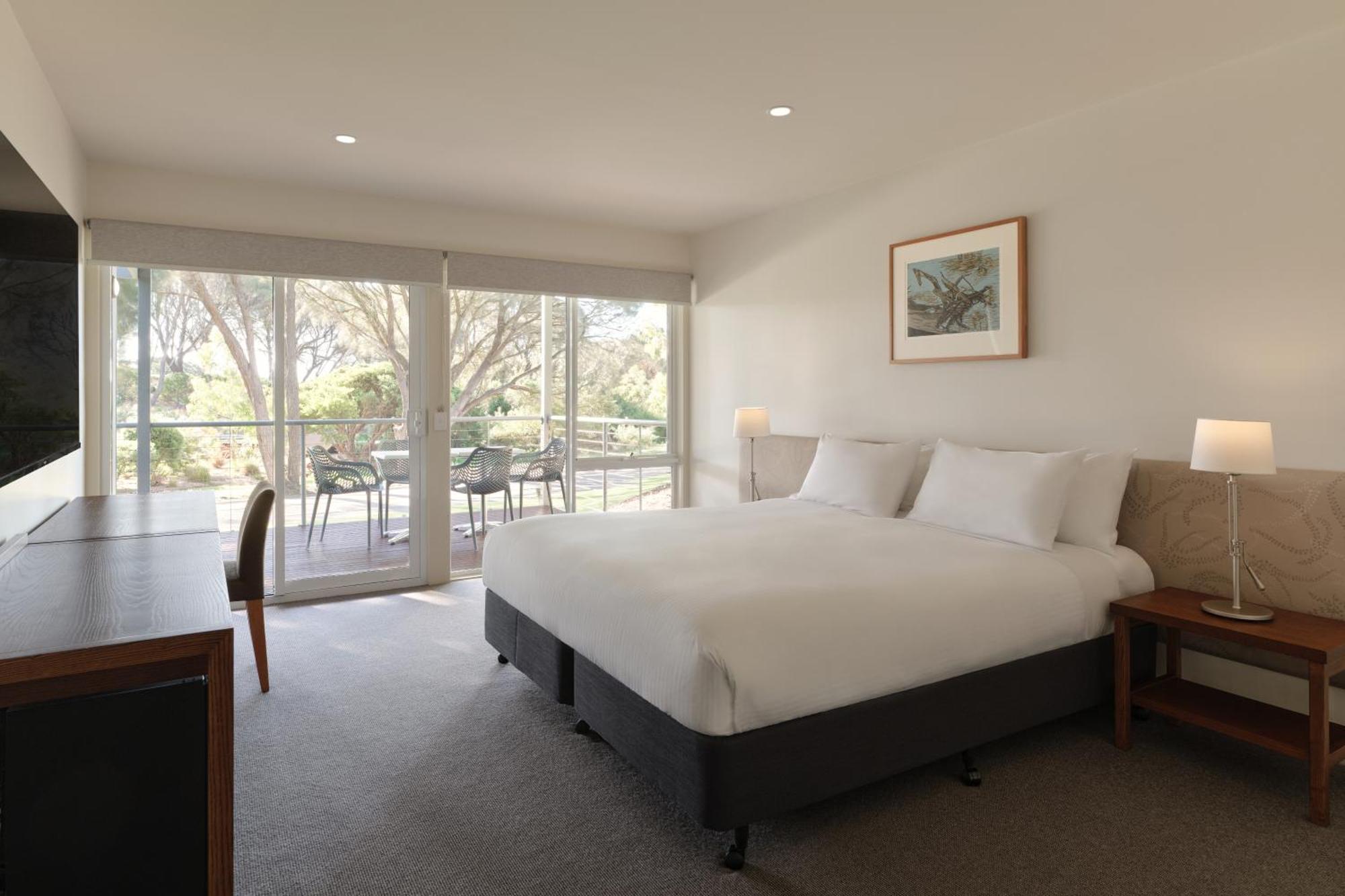 Racv Cape Schanck Resort חדר תמונה A room at the Cradle Mountain Hotel