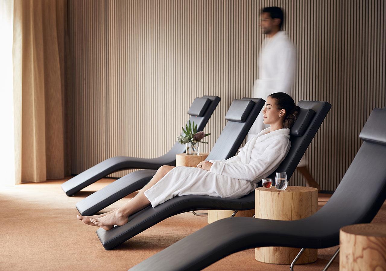 Racv Cape Schanck Resort מראה חיצוני תמונה A woman relaxing in a spa